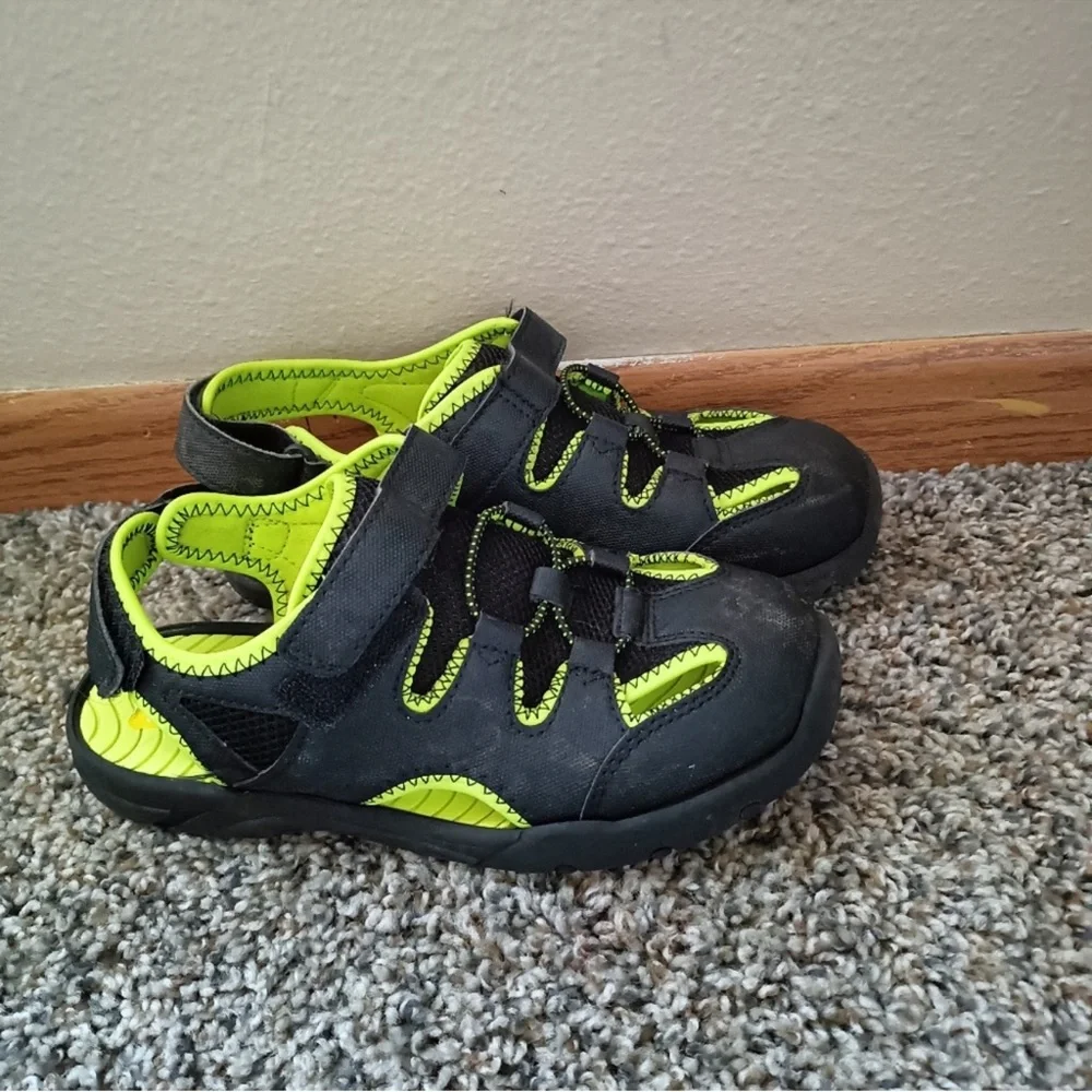 Black and Green Water Shoes with Breathable Mesh